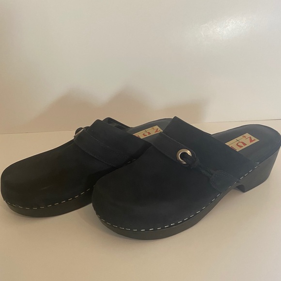Navy Blue Clogs - Picture 4 of 7